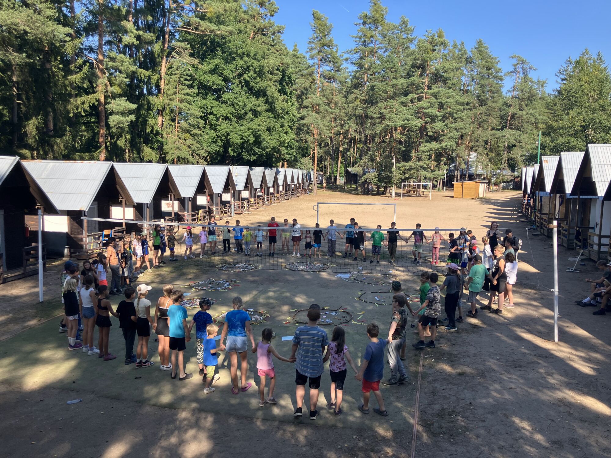 celý tábor na tábořišti